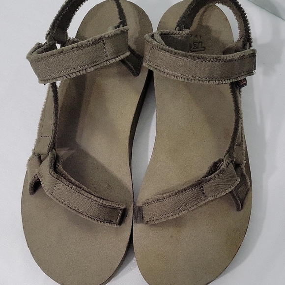 Teva  Unisex Green Olive Color Sandals Size 11 main image 15